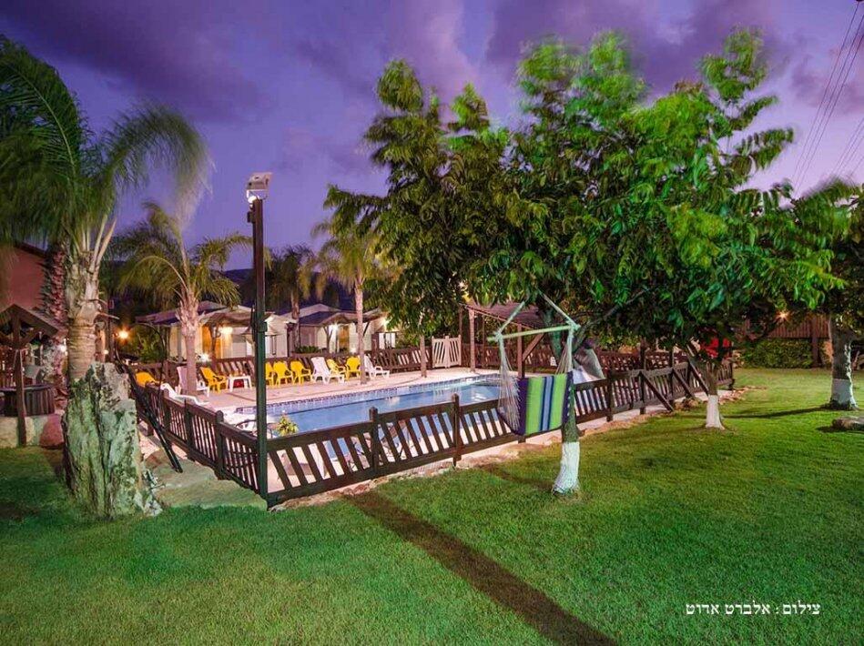 המתחם החיצוני - הבקתות של סיוון - רומס 4 יו 17168