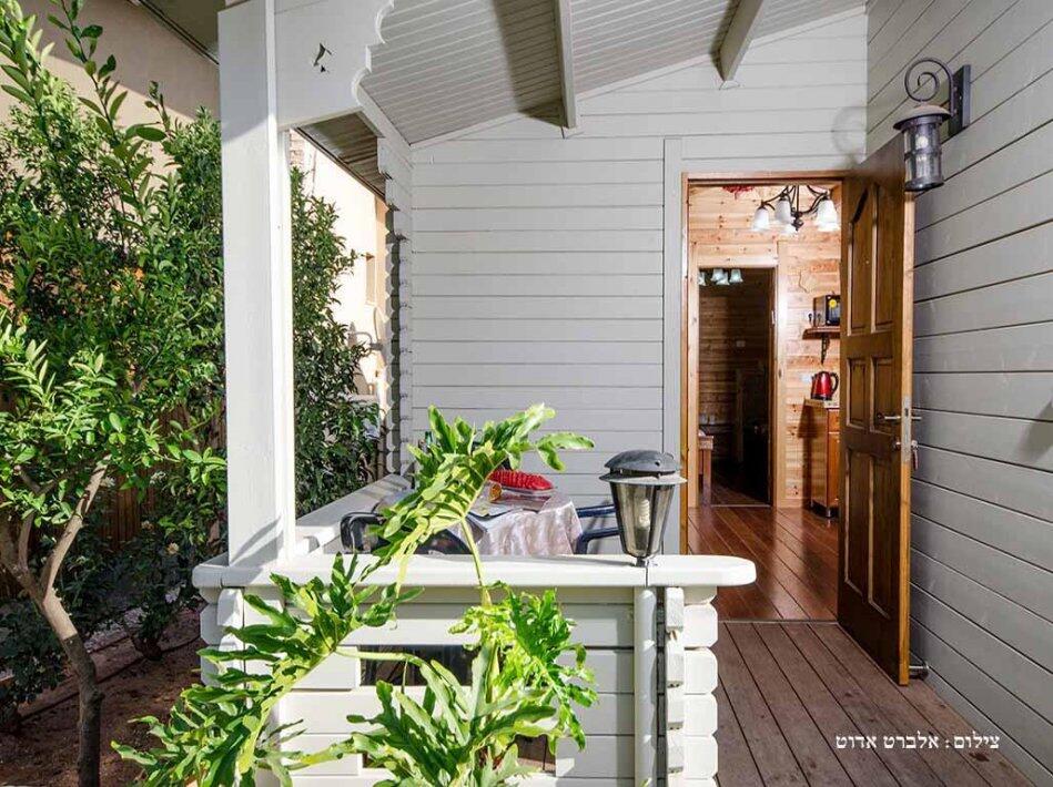 המתחם החיצוני - הבקתות של סיוון - רומס 4 יו 17165