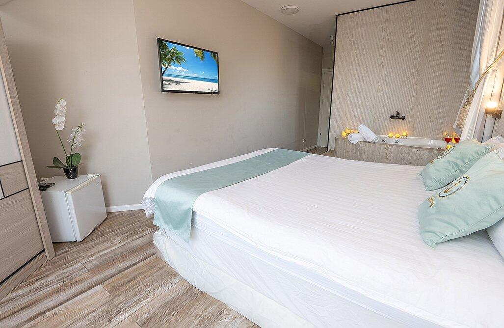 דירת אירוח זוגית עם גקוזי פנימי ומרפסת - אהבה בתל אביב | חדרי אירוח ונופש בתל אביב 147728