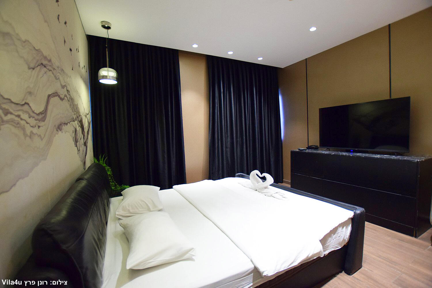 סוויטת רויאל עם ג'קוזי - Royal Hotel – אירוח רומנטי ופרטי בראשון לציון 24/7 157047