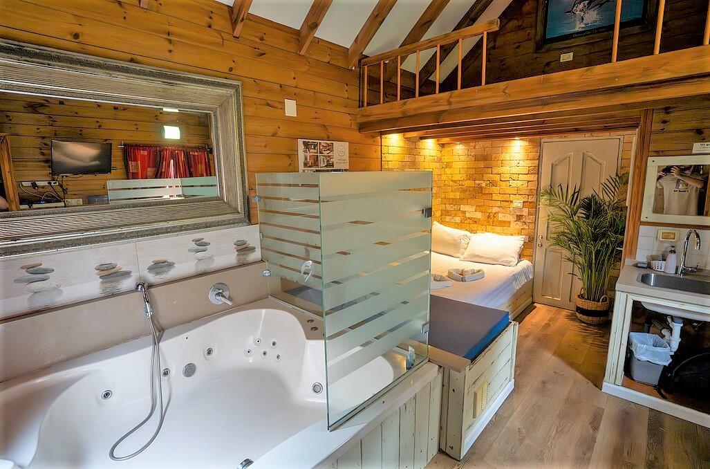 צימרים עם ג'קוזי פרטי - נווה בר - מלון בוטיק בכפר 89117