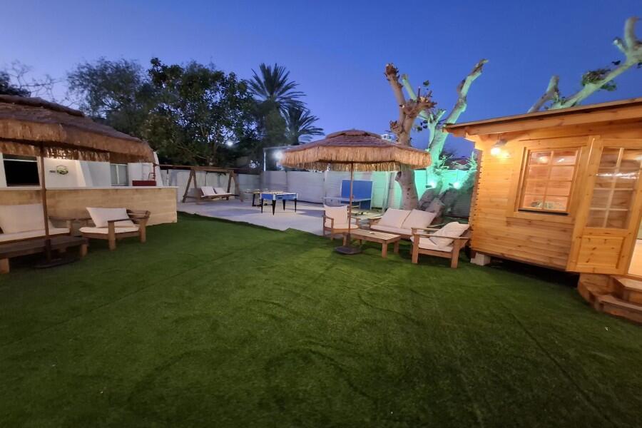 מתחם חיצוני בריכה וג'קוזי - כפר הים צימרים על הים לאירוח שעתי מפנק 155433