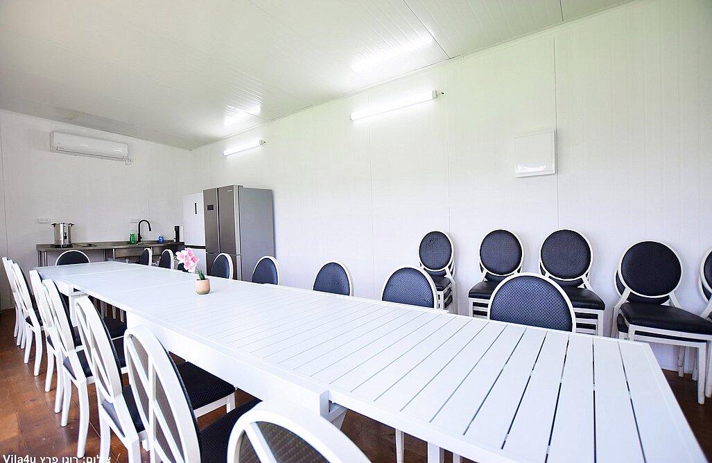 חדר אוכל וסלון - צימר שביל האהבה | לנופש שעתי 96297
