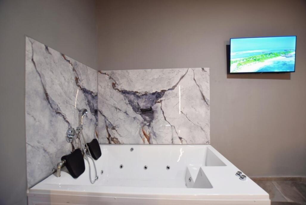 סוויטה 8 - קסם של רגע - אירוח מפנק בהרצליה פיתוח 109115