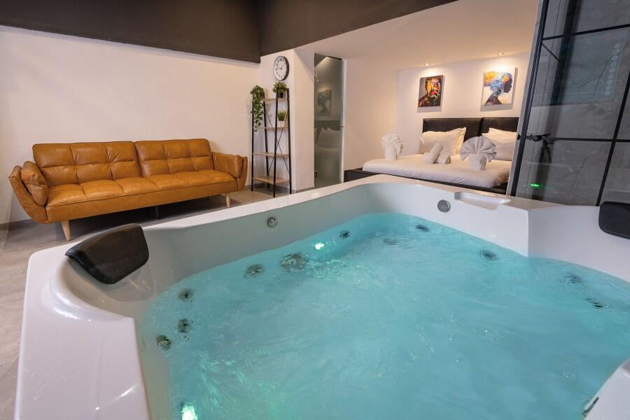 סוויטת בלאק רום 203 - לאגו סוויט - Lago Suite אירוח לפי שעה 107832