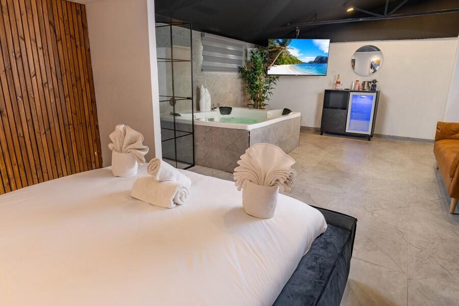 סוויטת בלאק רום 203 - לאגו סוויט - Lago Suite אירוח לפי שעה 107836