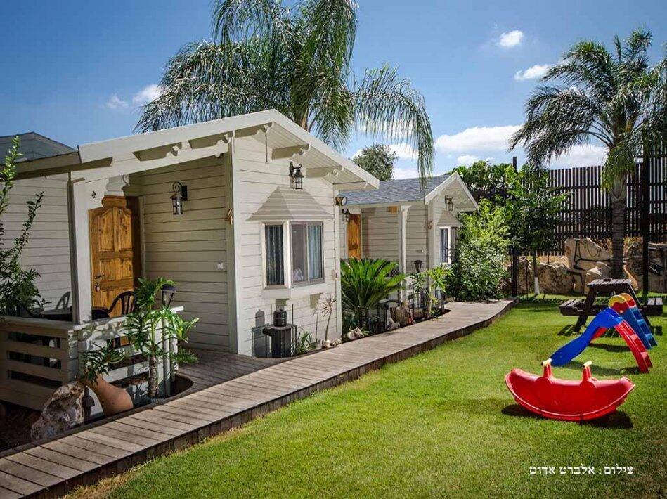 המתחם החיצוני - הבקתות של סיוון - רומס 4 יו 17174