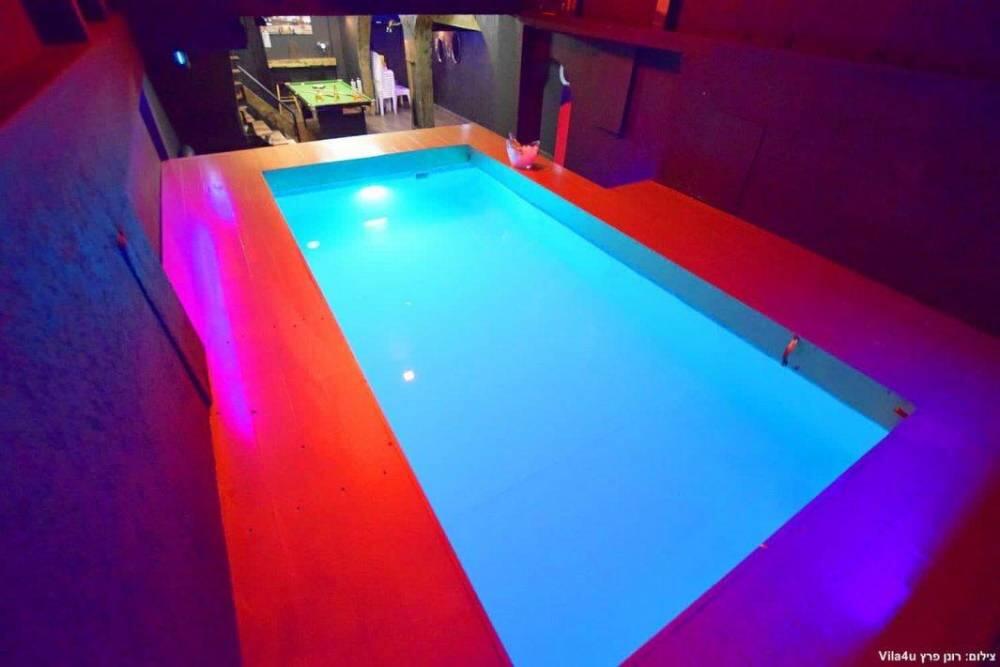 מתחם הבריכה והג'קוזי - וילה 117 - אירוח שעתי לזוגות בתל אביב 122089