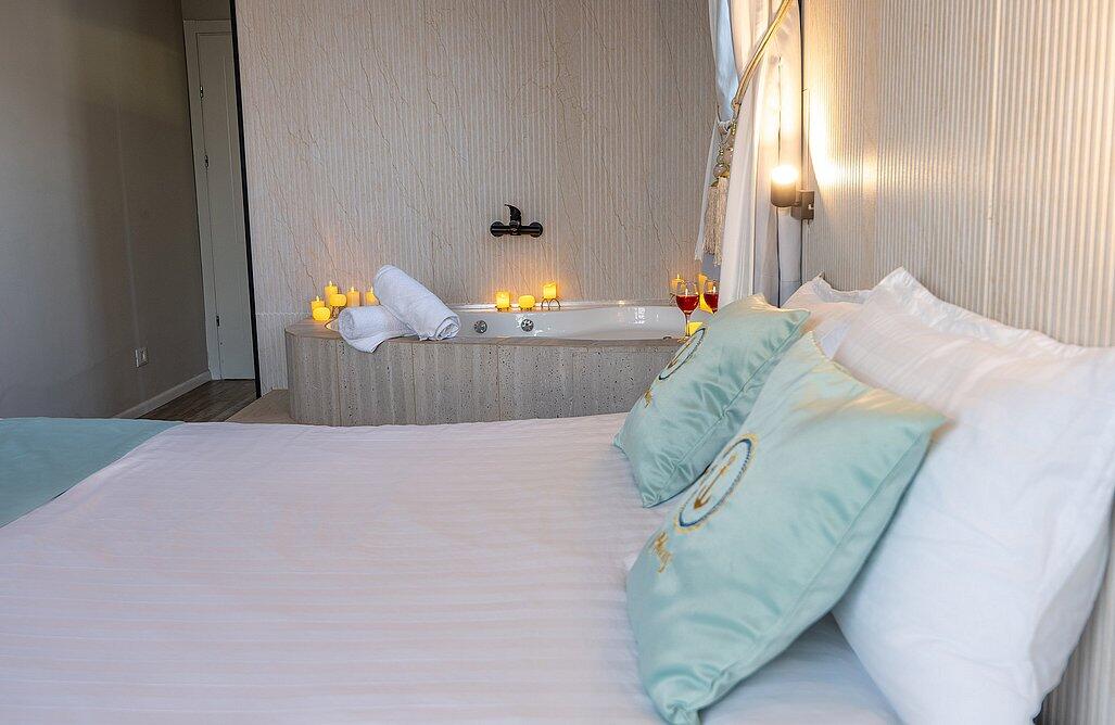 דירת אירוח זוגית עם גקוזי פנימי ומרפסת - אהבה בתל אביב | חדרי אירוח ונופש בתל אביב 147731