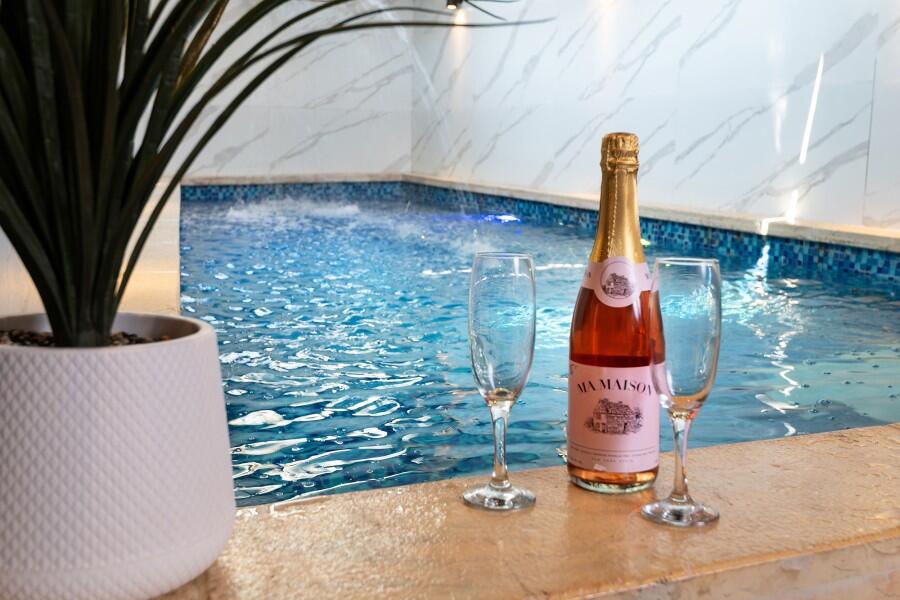 סוויטת בריכה פרטית לזוגות - לאגו סוויט - Lago Suite אירוח לפי שעה 107812