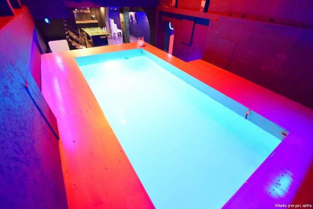 מתחם הבריכה והג'קוזי - וילה 117 - אירוח שעתי לזוגות בתל אביב 122086