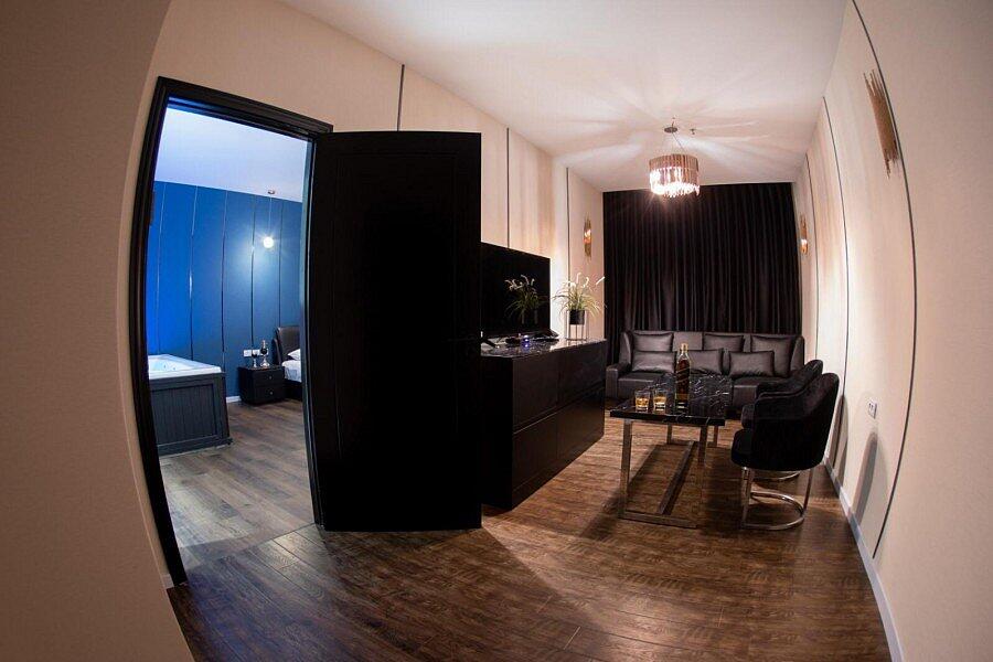 סוויטת רויאל ג'קוזי וסלון - Royal Hotel – אירוח רומנטי ופרטי בראשון לציון 24/7 147895