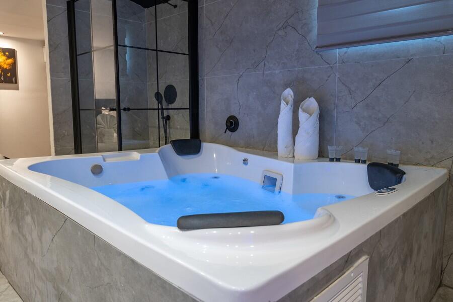 סוויטת בלאק רום 203 - לאגו סוויט - Lago Suite אירוח לפי שעה 107830