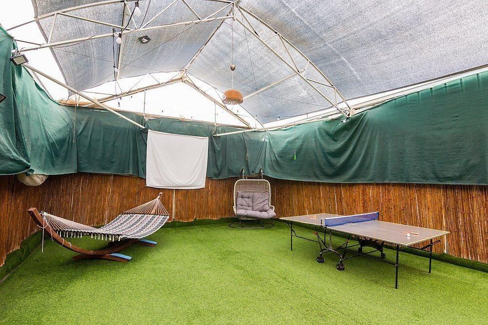 חצר ובריכה - ויליג' קומפלקס - 5 יחידות אירוח לפי שעה בניר בנים 121814