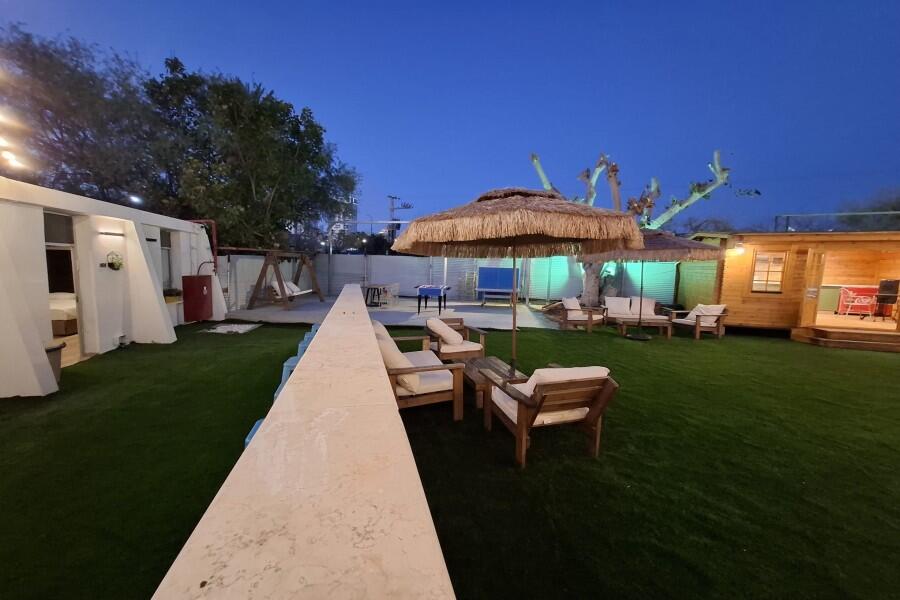 מתחם חיצוני בריכה וג'קוזי - כפר הים צימרים על הים לאירוח שעתי מפנק 155440