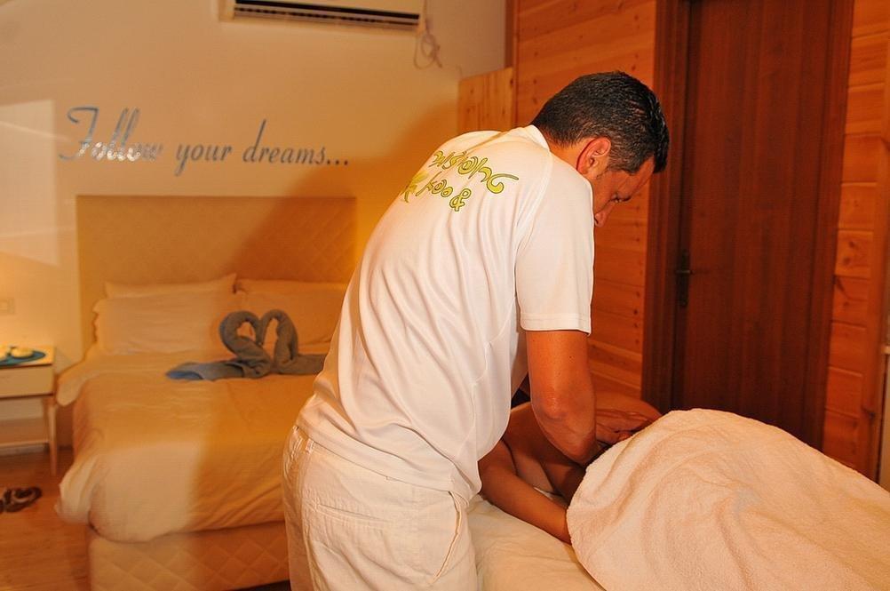 מתחם פנימי + טיפולי ספא - טרופי צימר ספא - 5 בקתות עץ בשזור 113499