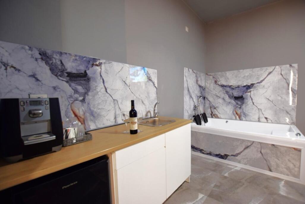 סוויטה 8 - תיק תק רומס - אירוח דיסקרטי לזוגות בהרצליה 108990