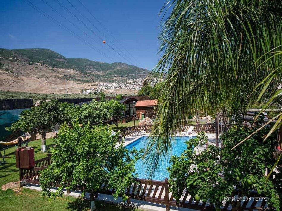 המתחם החיצוני - הבקתות של סיוון - רומס 4 יו 17177