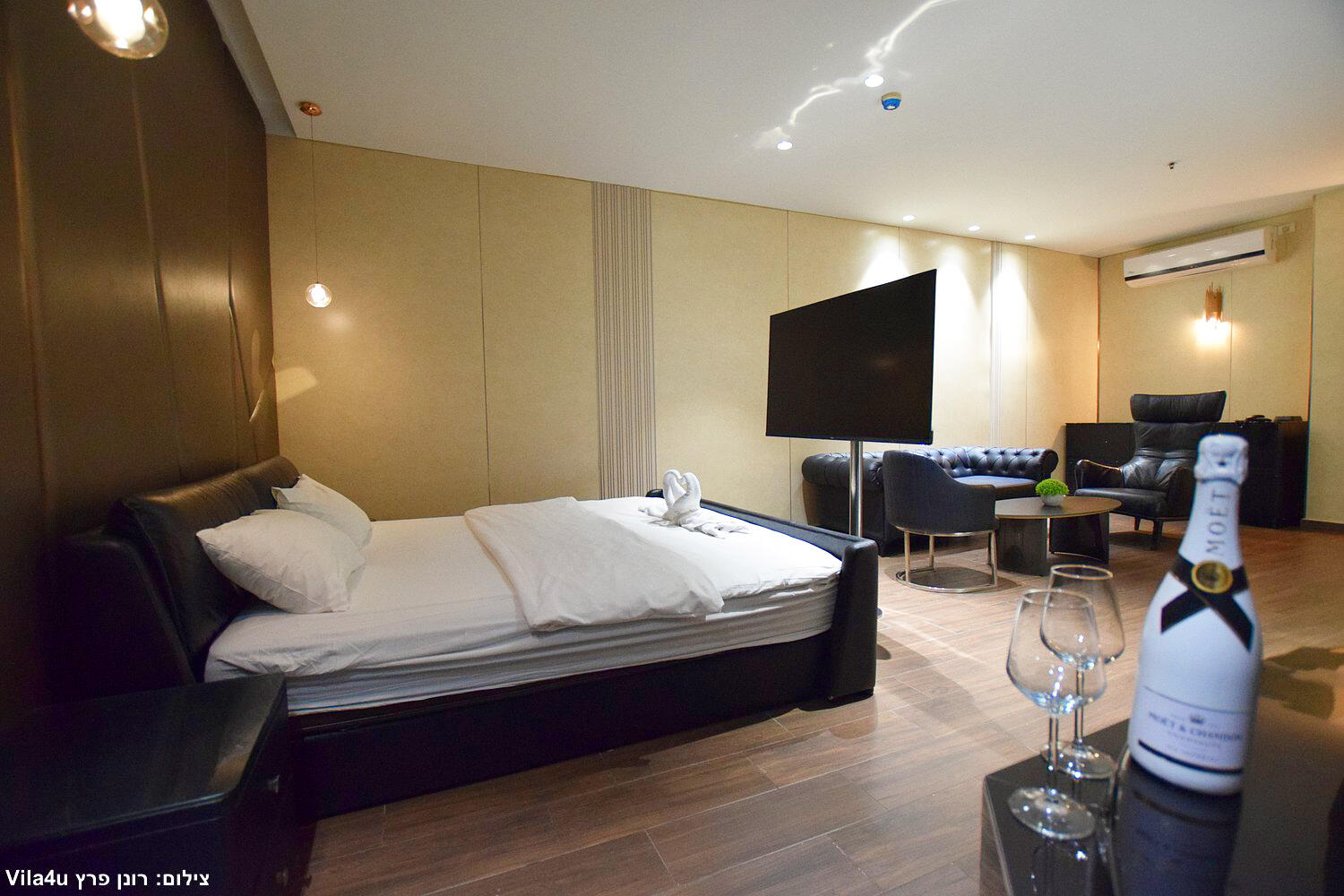 סוויטת רויאל ג'קוזי וסלון - Royal Hotel – אירוח רומנטי ופרטי בראשון לציון 24/7 157056