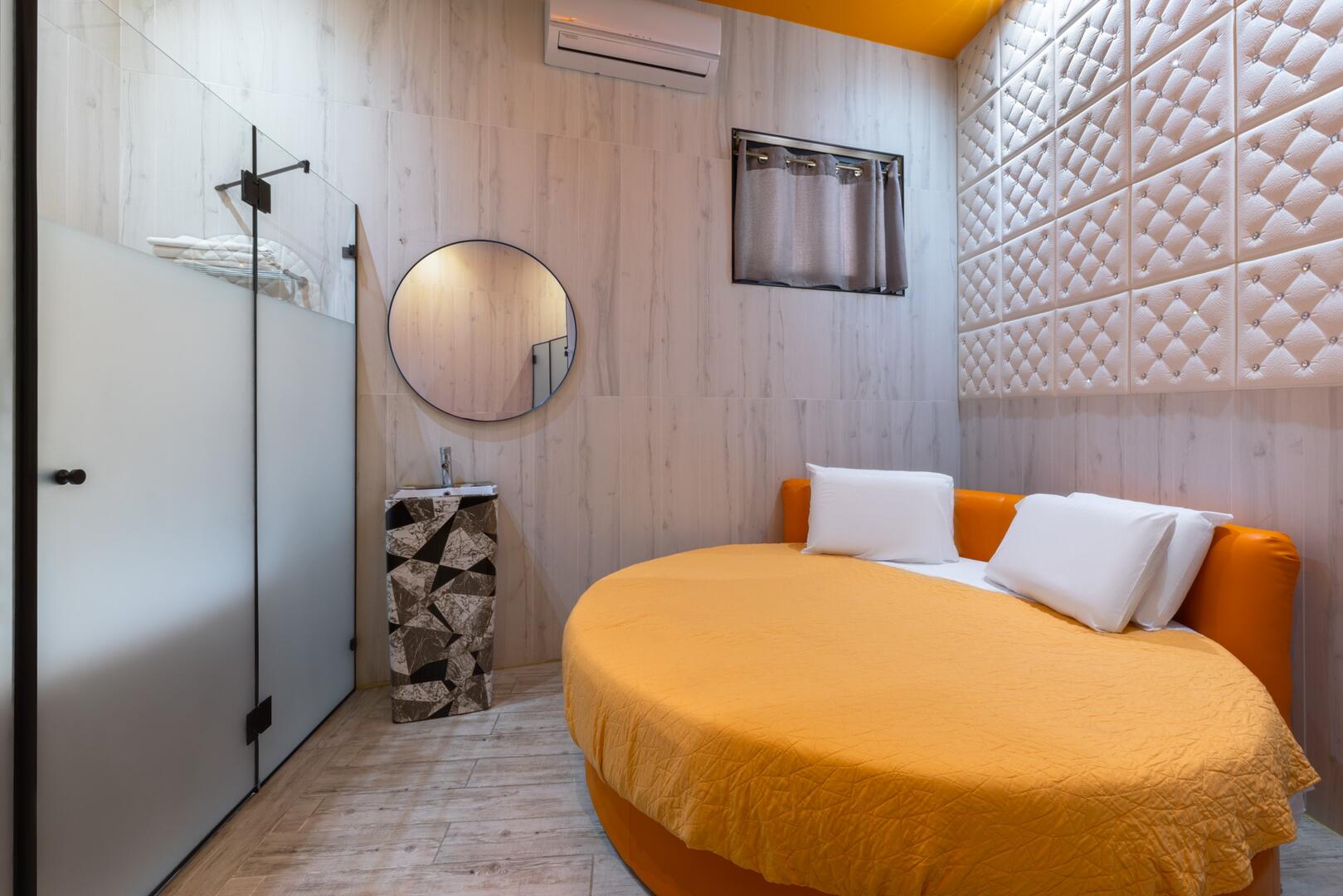 חדר 111 אמבט - סוויטות גראף - סוויטות להשכרה לפי שעה וללינה בראשון לציון 100824