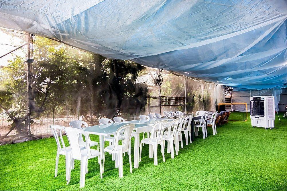 חצר ובריכה - ויליג' קומפלקס - 5 יחידות אירוח לפי שעה בניר בנים 121815