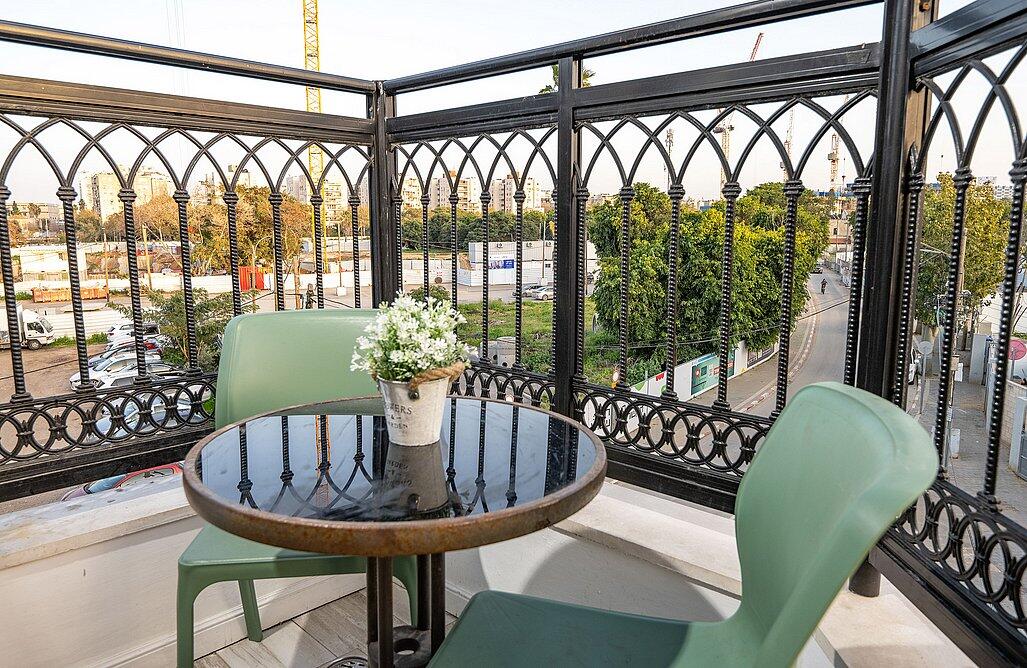 דירת אירוח זוגית עם גקוזי פנימי ומרפסת - אהבה בתל אביב | חדרי אירוח ונופש בתל אביב 147729