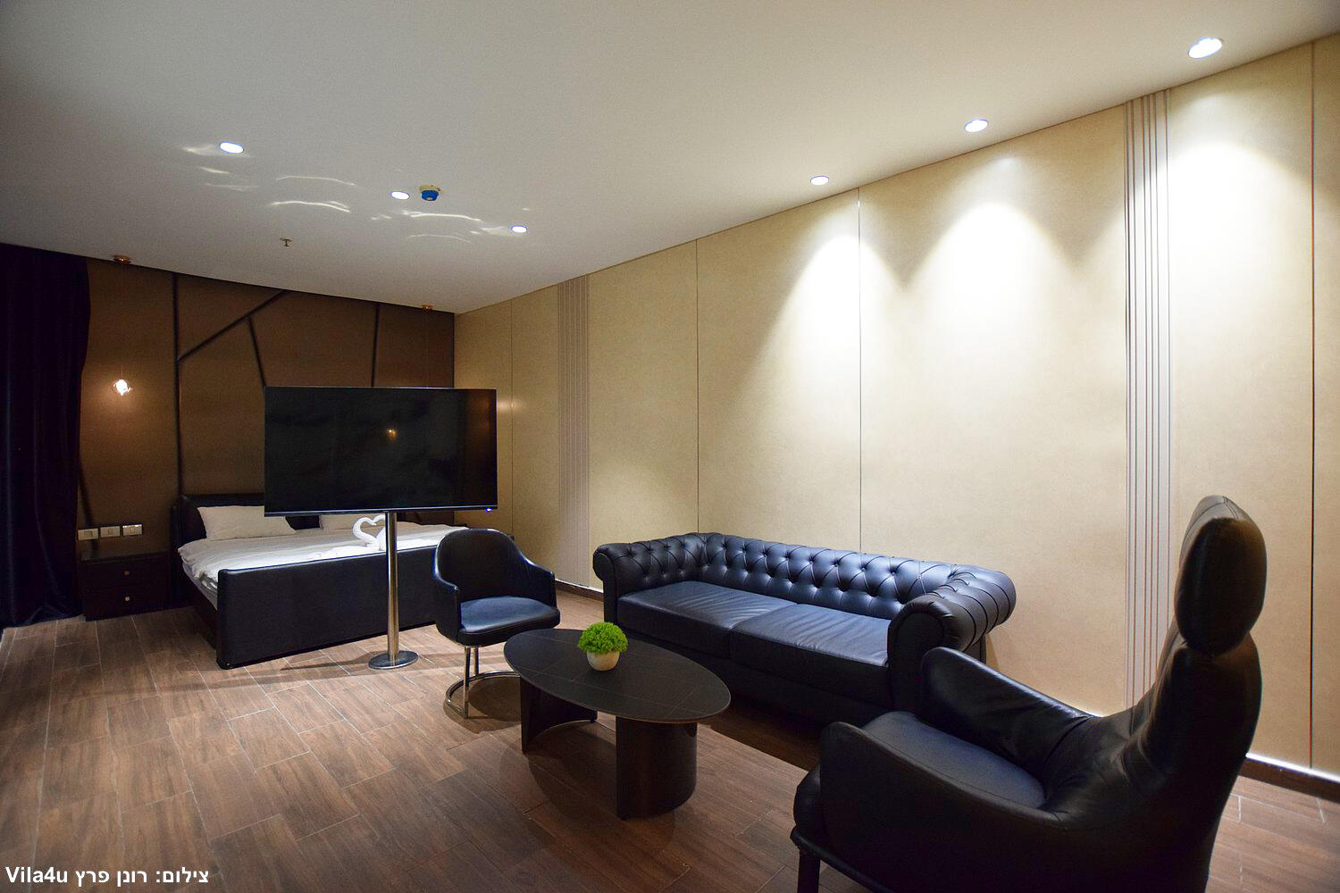 סוויטת רויאל ג'קוזי וסלון - Royal Hotel – אירוח רומנטי ופרטי בראשון לציון 24/7 157060