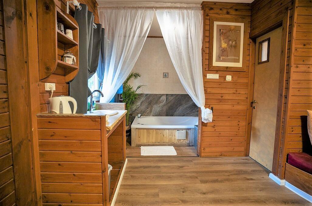 צימרים עם ג'קוזי פרטי - נווה בר - מלון בוטיק בכפר 89109