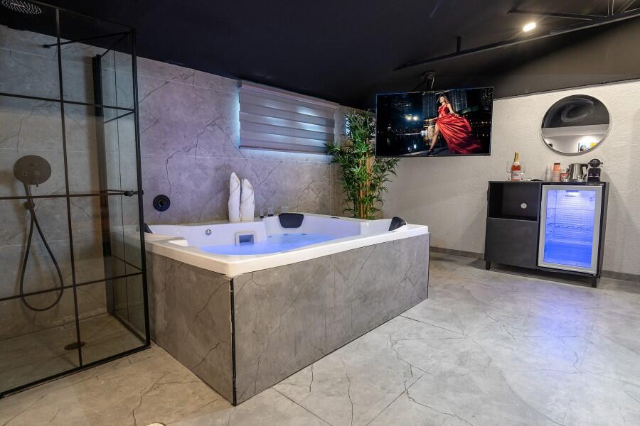 סוויטת בלאק רום 203 - לאגו סוויט - Lago Suite אירוח לפי שעה 107834