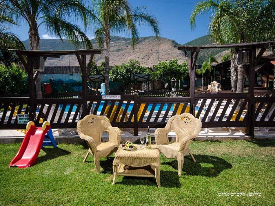 המתחם החיצוני - הבקתות של סיוון - רומס 4 יו 17172