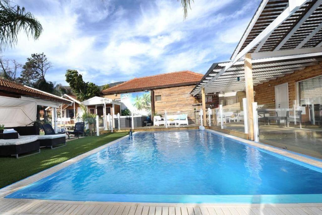 גלריה חיצונית - טרופי צימר ספא - 5 בקתות עץ בשזור 113522