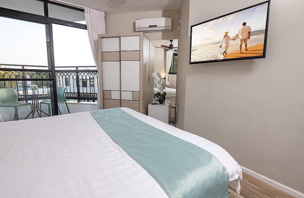 דירת אירוח זוגית עם גקוזי פנימי ומרפסת - אהבה בתל אביב | חדרי אירוח ונופש בתל אביב 147725