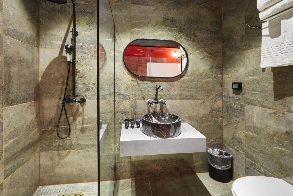 חדר 107 - השכרת סוויטות לפי שעה - רק בבלו טופז 101399