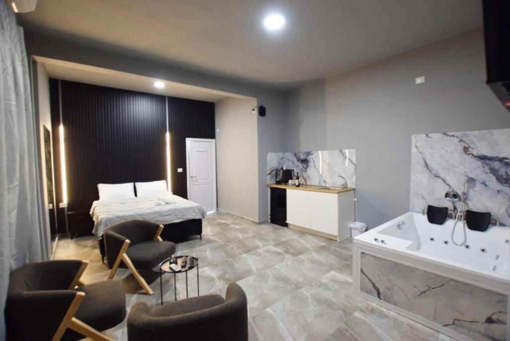 סוויטה 8 - תיק תק רומס - אירוח דיסקרטי לזוגות בהרצליה 108993