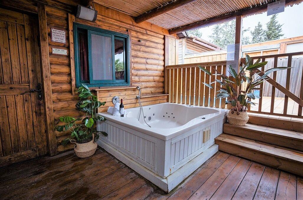 צימרים עם בריכה וג'קוזי פרטי - נווה בר - מלון בוטיק בכפר 89135