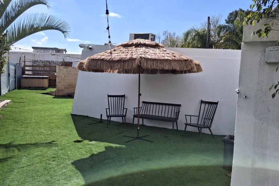 מתחם חיצוני בריכה וג'קוזי - כפר הים צימרים על הים לאירוח שעתי מפנק 155446