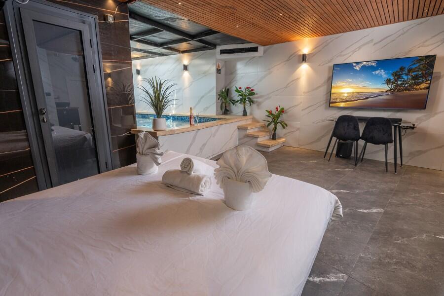 סוויטת בריכה פרטית לזוגות - לאגו סוויט - Lago Suite אירוח לפי שעה 107823