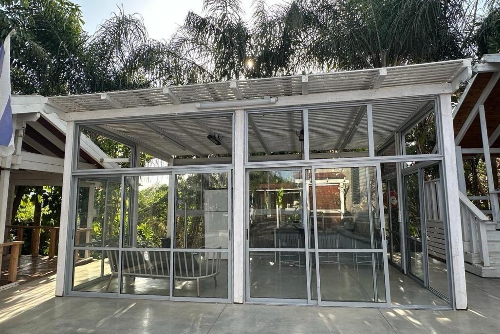 גלריה חיצונית - טרופי צימר ספא - 5 בקתות עץ בשזור 113520