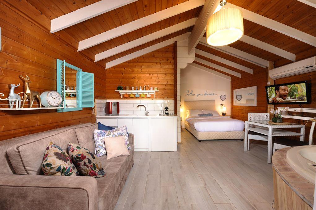 מתחם פנימי + טיפולי ספא - טרופי צימר ספא - 5 בקתות עץ בשזור 113497