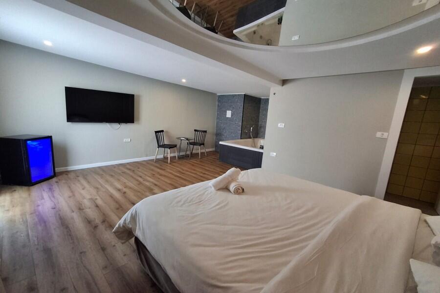 יחידות אירוח עם ג'קוזי - כפר הים צימרים על הים לאירוח שעתי מפנק 155420