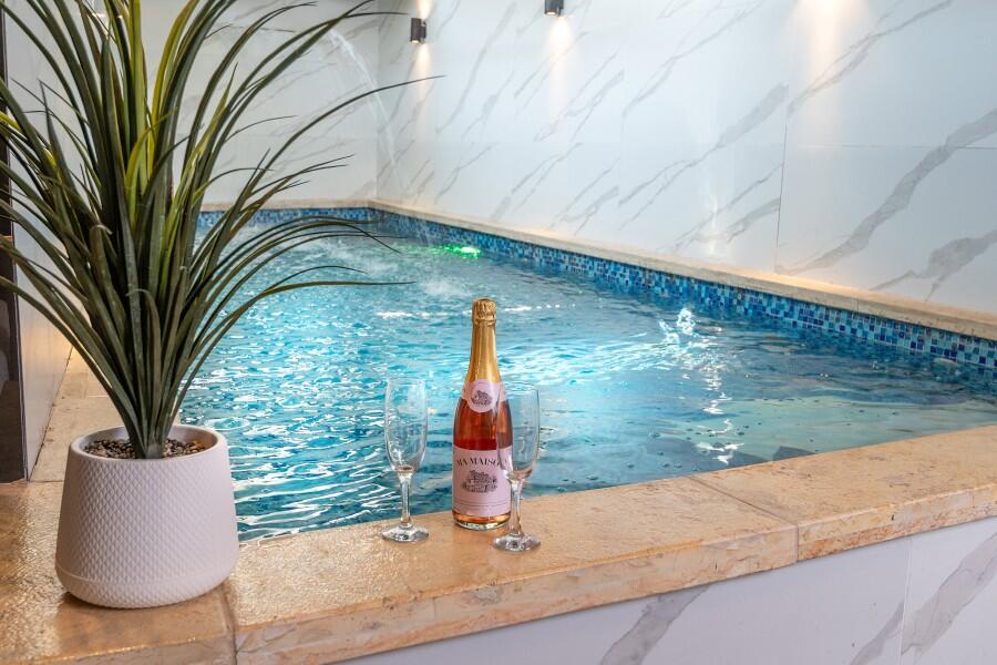 סוויטת בריכה פרטית לזוגות - לאגו סוויט - Lago Suite אירוח לפי שעה 107815