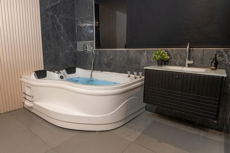 סוויטת 201 - לאגו סוויט - Lago Suite אירוח לפי שעה 107858