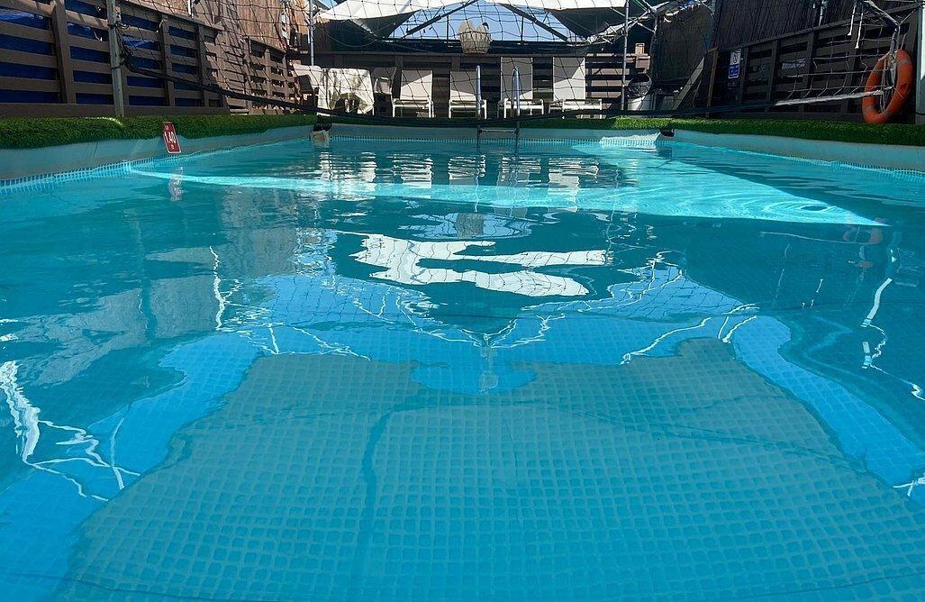 חצר ובריכה - ויליג' קומפלקס - 5 יחידות אירוח לפי שעה בניר בנים 121819