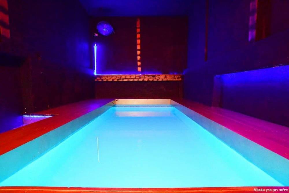 מתחם הבריכה והג'קוזי - וילה 117 - אירוח שעתי לזוגות בתל אביב 122085