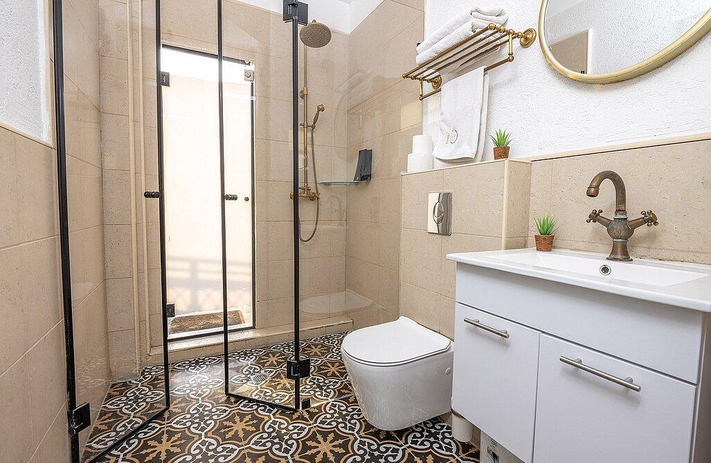 דירת אירוח זוגית עם גקוזי במרפסת - אהבה בתל אביב | חדרי אירוח ונופש בתל אביב 147718