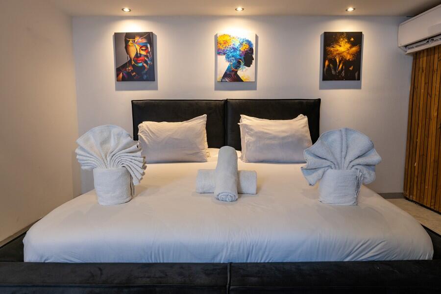 סוויטת בלאק רום 203 - לאגו סוויט - Lago Suite אירוח לפי שעה 107838