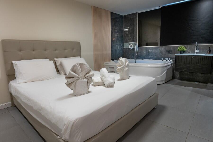 סוויטת 201 - לאגו סוויט - Lago Suite אירוח לפי שעה 107860