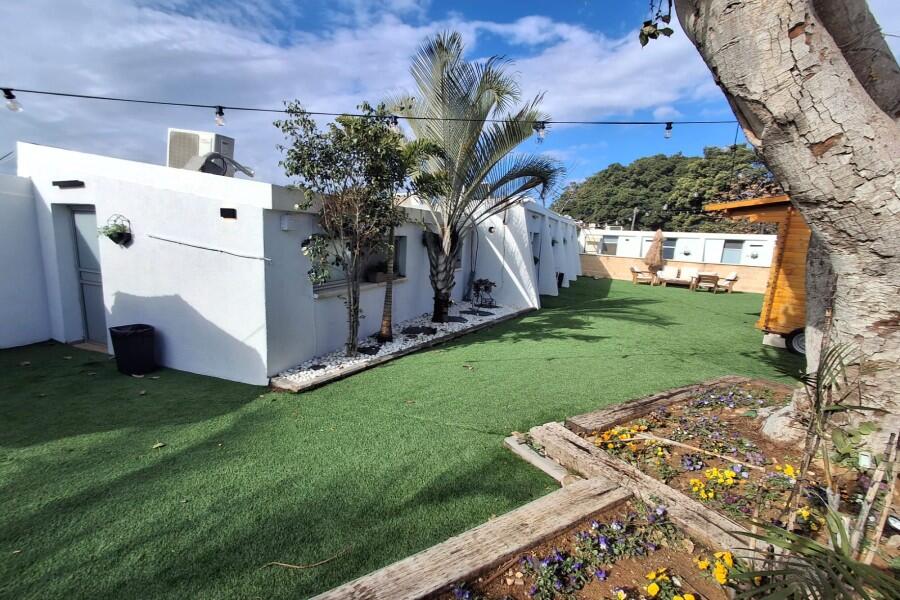 מתחם חיצוני בריכה וג'קוזי - כפר הים צימרים על הים לאירוח שעתי מפנק 155431