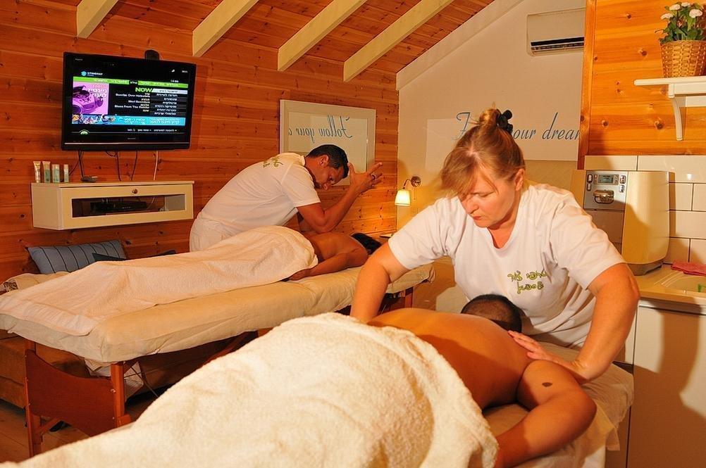 מתחם פנימי + טיפולי ספא - טרופי צימר ספא - 5 בקתות עץ בשזור 113500