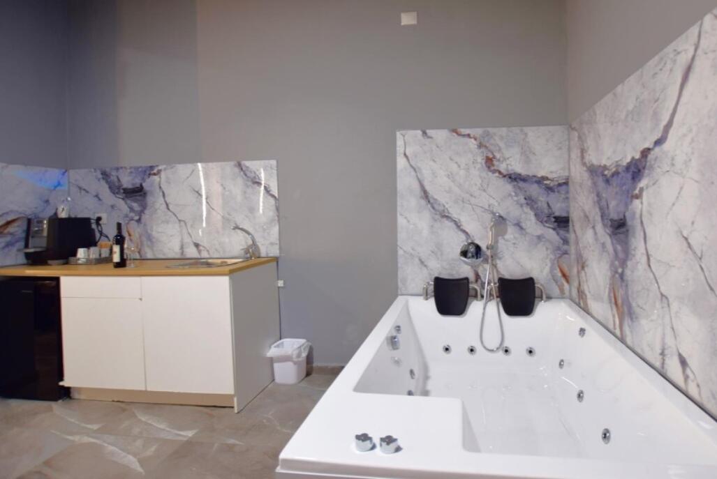 סוויטה 8 - תיק תק רומס - אירוח דיסקרטי לזוגות בהרצליה 108988